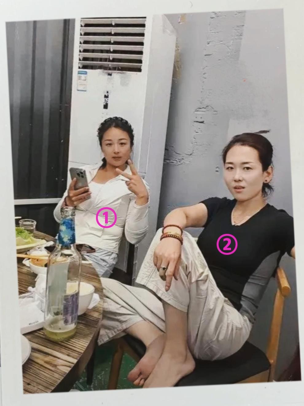 都说相由心生，这两个女性，从面相上看，都不是善茬。从传统面相看，两人都自带不