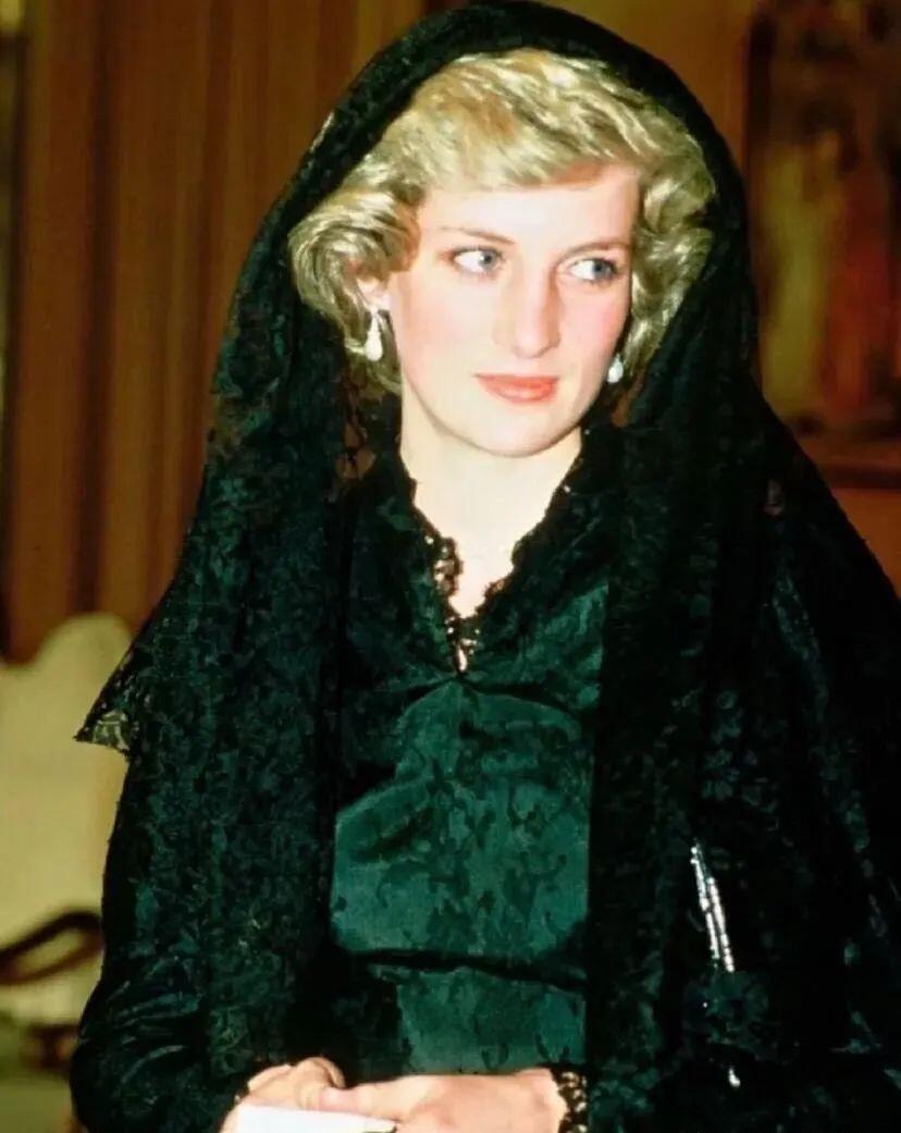 戴安娜不想也不愿离婚||1994年，查尔斯接受英国独立电视台专访，坦言卡米拉是他