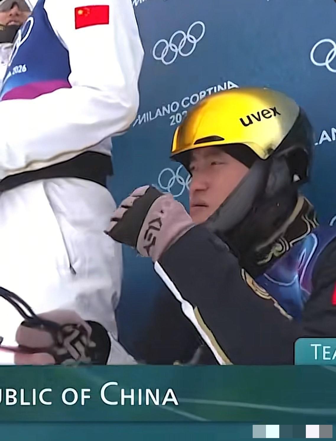 王心迪赛后失声痛哭[哭哭][哭哭]没能帮助中国队获得混合团体金牌的李天马，赛后哭