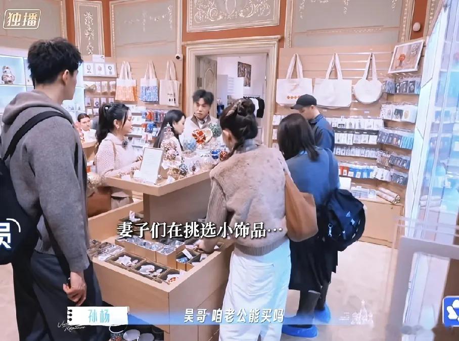 越看越觉得伊能静和秦昊，是绝佳的互补型夫妻。秦昊向来直言不讳，说话随性又犀利，经