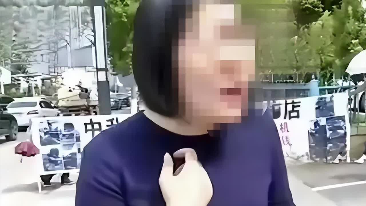 2022年，云南昆明，一女子花120多万买了一辆大奔，没曾想新车被送去贴膜时，4