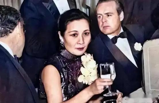 1975年，88岁蒋介石去世，他永远不知，最亲的人伤他最深。1975年，蒋介石去