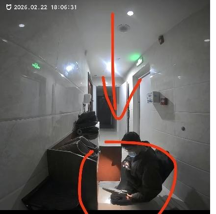 离谱了，离了个大谱，漂亮女子高跟鞋、衣物接连被失踪，原本女子只是以为自己粗心大