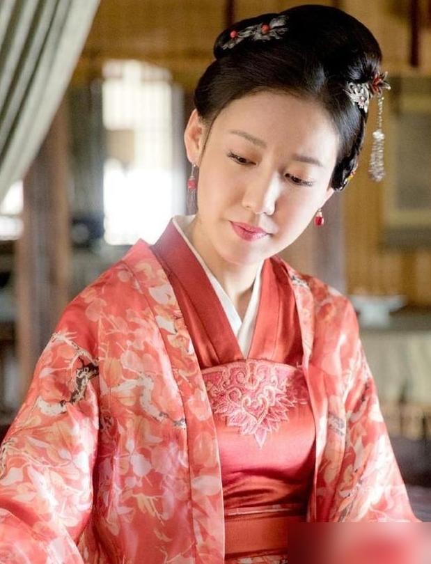 都骂林噙霜把女儿往火坑里推，我告诉你，这娘们算盘打得比谁都精。你以为她傻？宁
