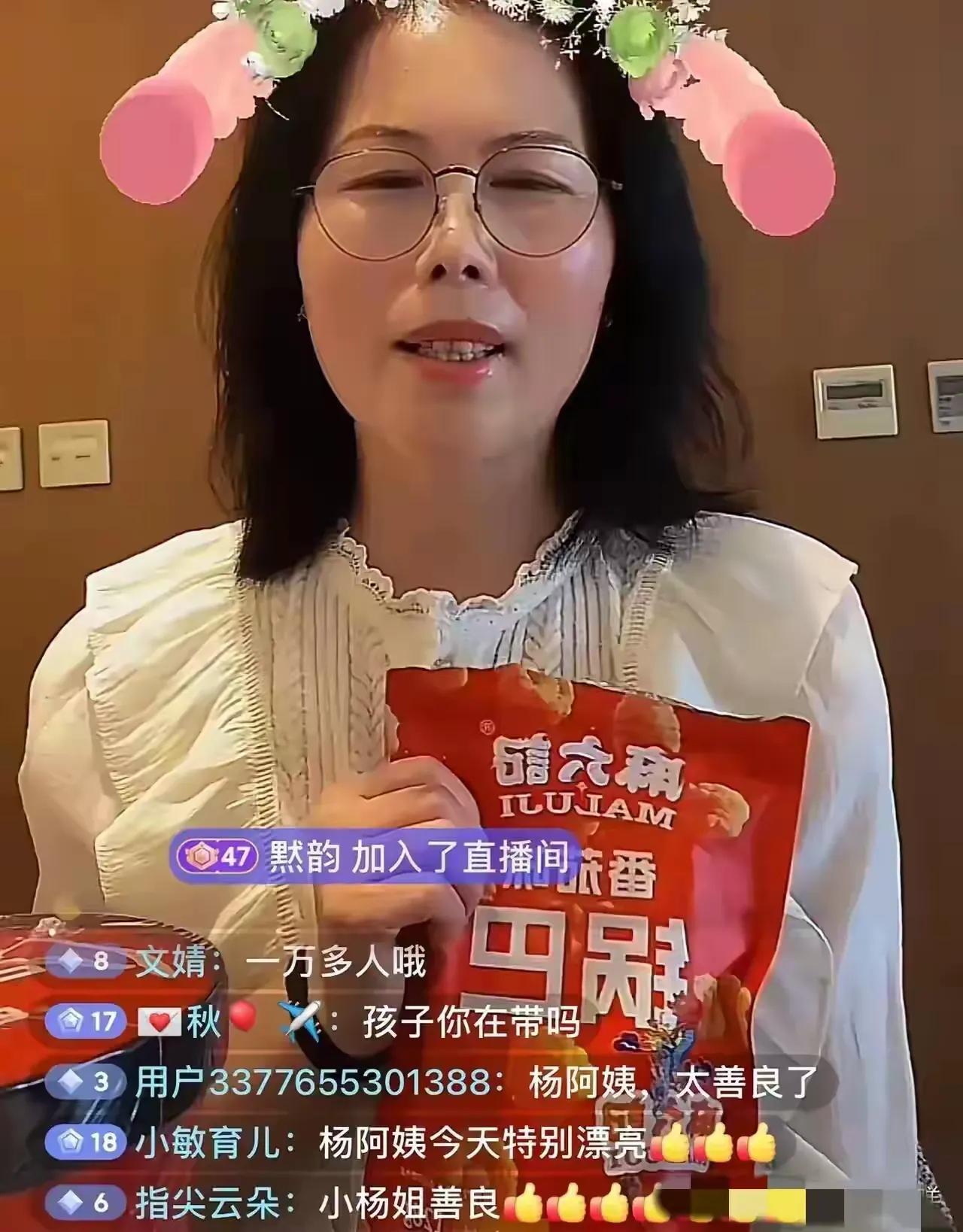 小杨阿姨厉害吗？为什么说她厉害呢？什么原因呢？善良能干，很厉害，把事情做得很好。