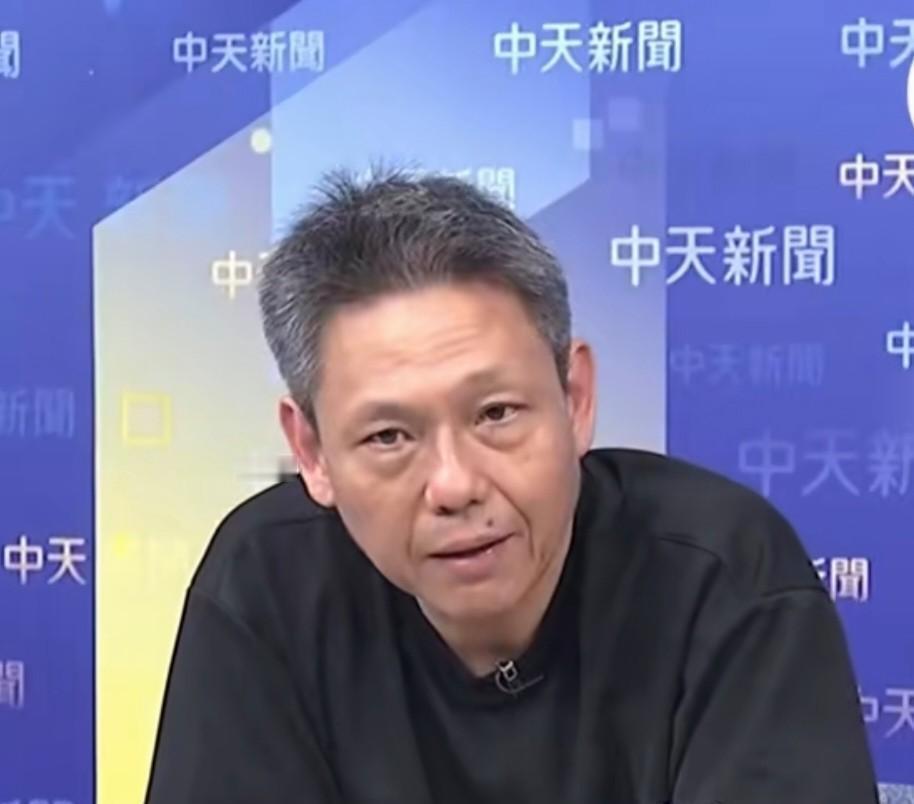 台湾时事评论员谢寒冰称：我1990年第一次回中国大陆，去的是湖南老家。那个时候他