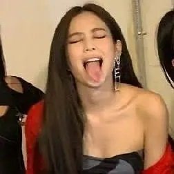 疑似blackpink三个男人争先恐后完成财阀的任务blackpink这三个男人