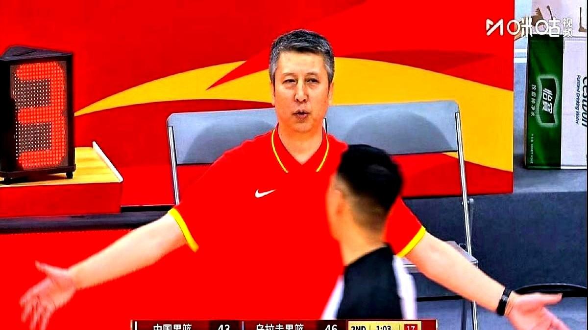 郭士强摊牌了。男篮打完乌拉圭，12人正赛名单彻底浮出水面。场上没人能把球舒舒