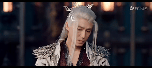 白日提灯雪糕穿帮越看越像大雪糕！服饰纹路的质感和角度，简直和雪糕一模一样，不仔细