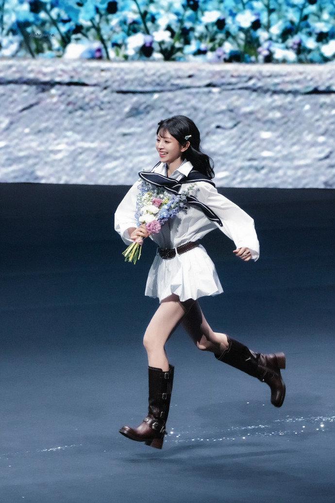 田曦薇田曦薇跑步的神怎么有人这么会跑步啊vivos50系列美学大使