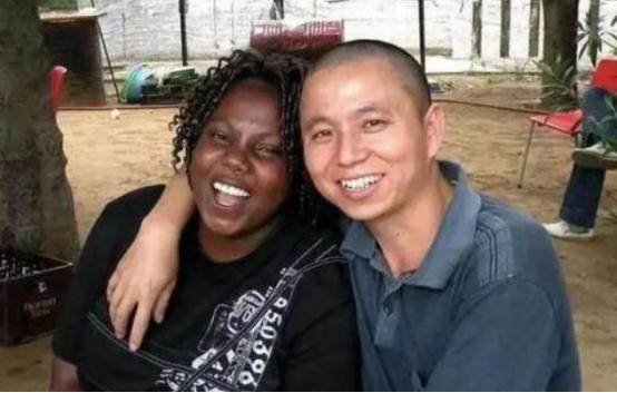 上百万中国人扎堆闯非洲，个个都喊干三年赚够钱就回国养老！可为啥最后大半人都留下了