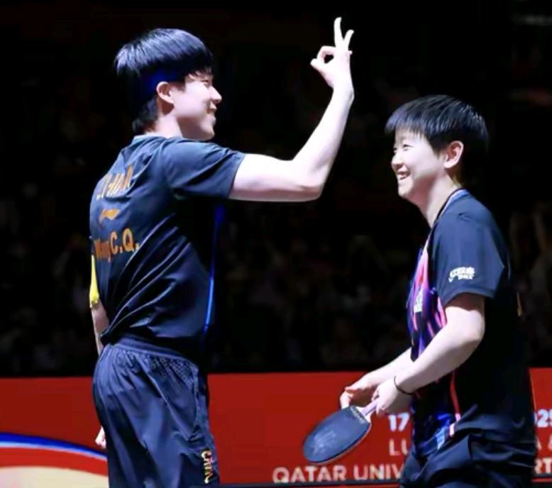 冲金稳了!莎头喜提上上签美国大满贯传来喜讯！孙颖莎镇守上半区，队友抱团一