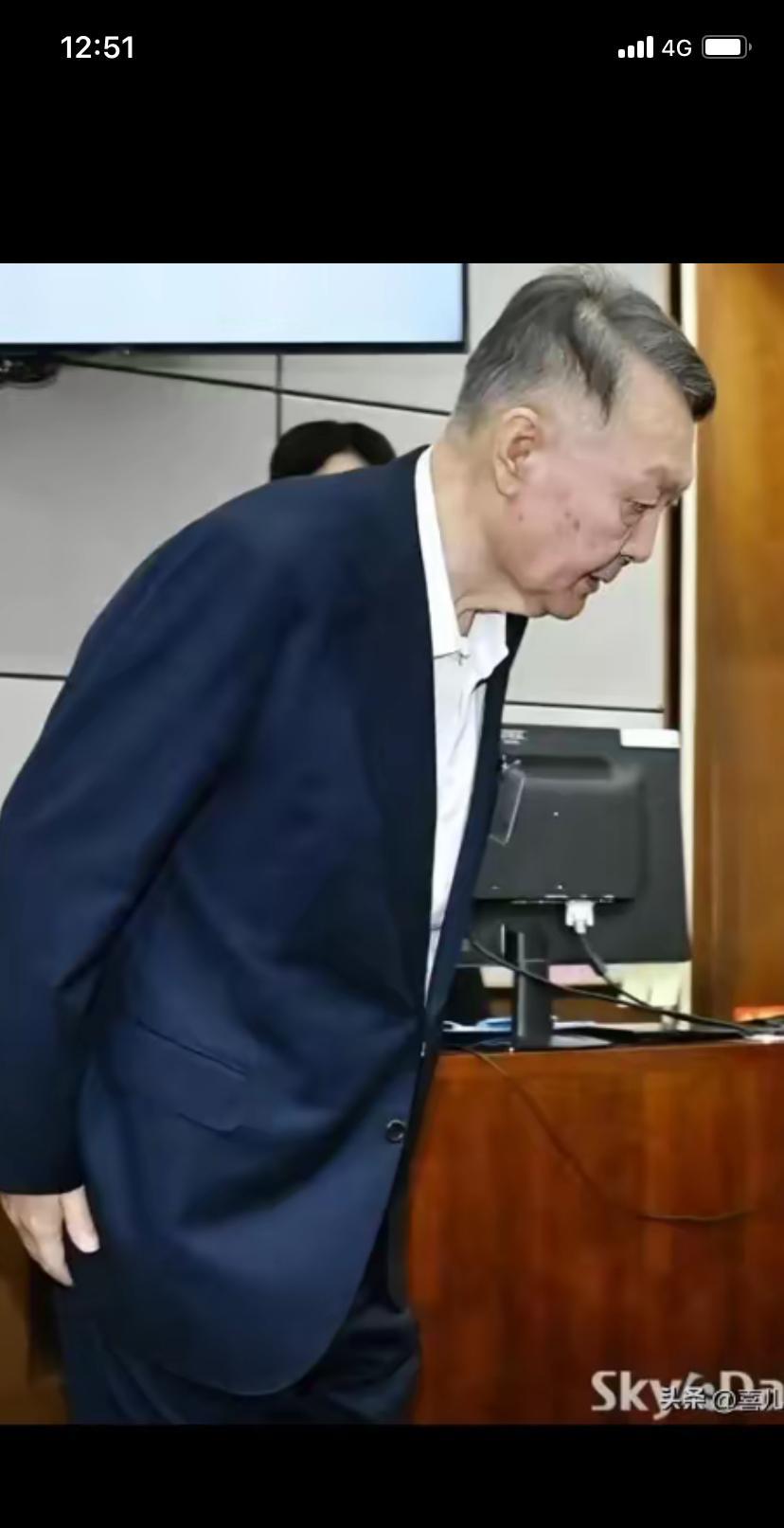 你敢相信吗这是韩国前总统尹锡悦被关了将近三个月之后竟然成了这般模样对比之下