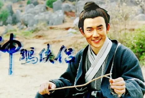 1998年，《神雕侠侣》筹拍时，导演本来打算请吴奇隆或郑伊健演杨过。可是制片人杨