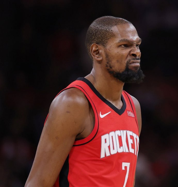 【杜兰特赛后采访】谈到球队自信心，杜兰特：“大家都很自信，但理解如何去赢下比赛将