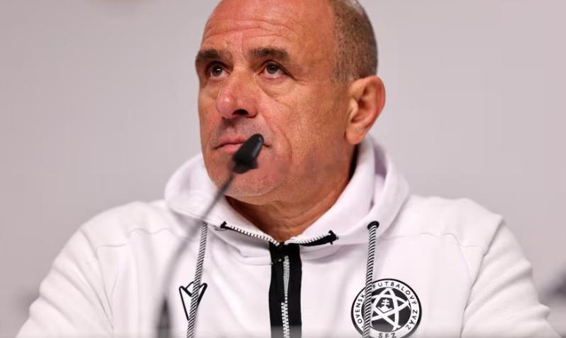 世欧预分组赛A组第10轮，斯洛伐克0-6不敌德国。赛后，斯洛伐克主教练卡尔佐纳接