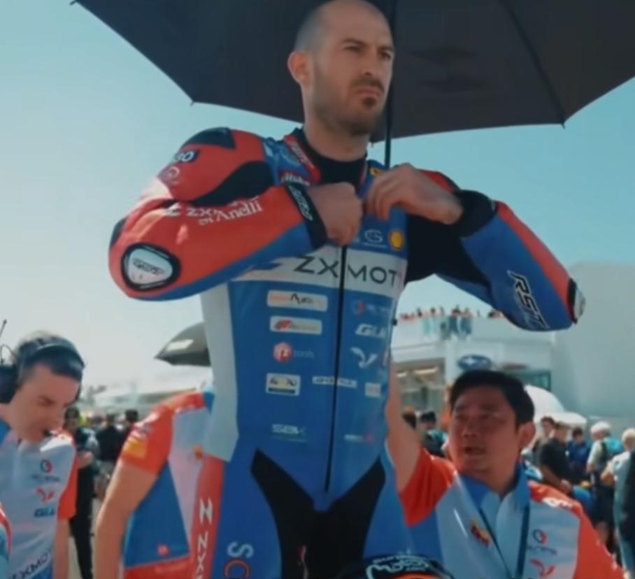 张雪机车这个签约的车队，那也是敢冲敢拼的主，为了签约张雪机车，提前一年解约合作了