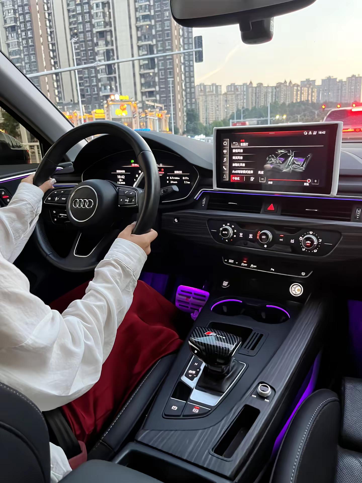 呼叫全网A4I车主，我的方向盘是圆的，为什么有的人下面是平的?奥迪