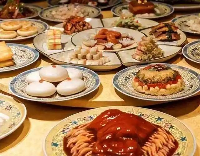 同样是东亚国家，为什么中国的饮食没有像日韩那样被西化呢？ 你看早上的东京车站