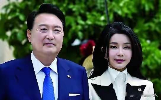 夜深了，突然想！不知道尹锡悦和她老婆在拘留所里，这两天有没有看韩国新闻，不知道