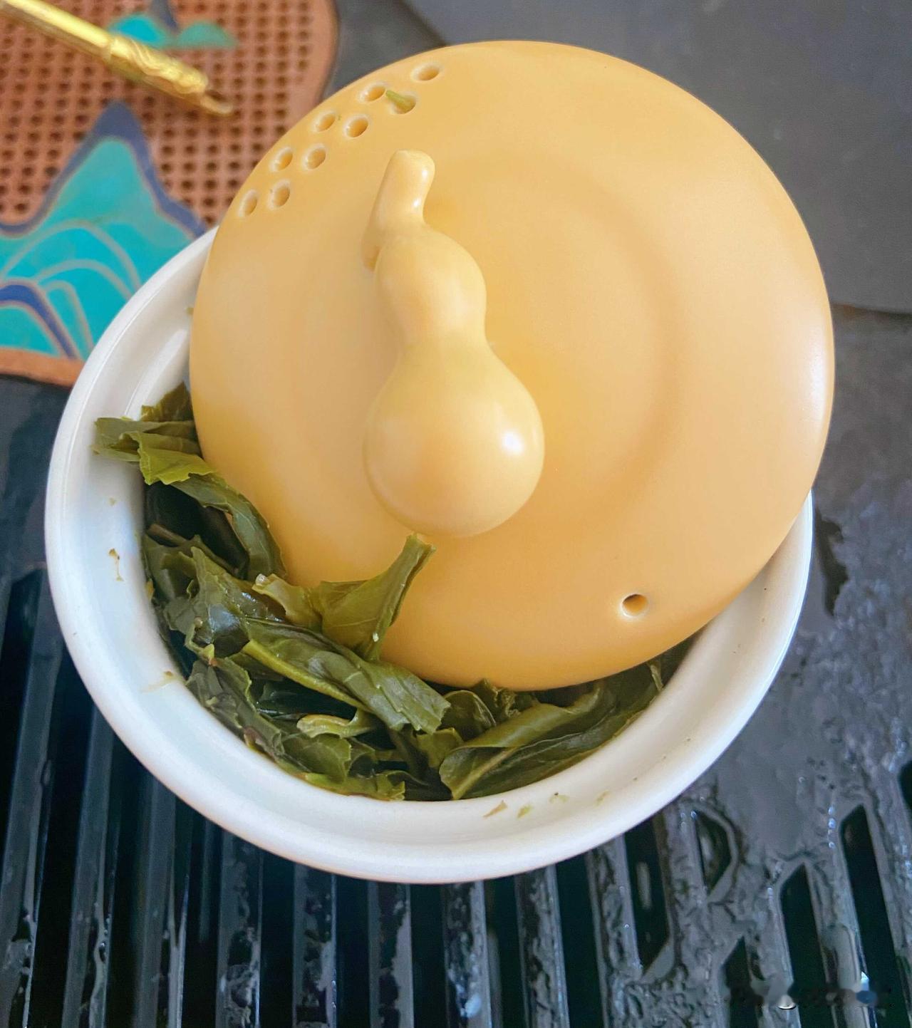可以车厢内禁烟，毕竟绿皮火车的车内环境没那么好，烟雾缭绕的确实不利于所有的乘客。