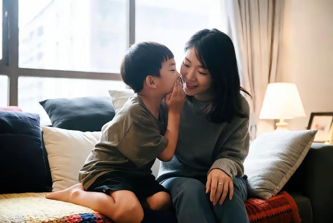前几日回娘家串门，小侄子偷偷跟我说：姑姑以后别再来了，我装作不在意询问缘由