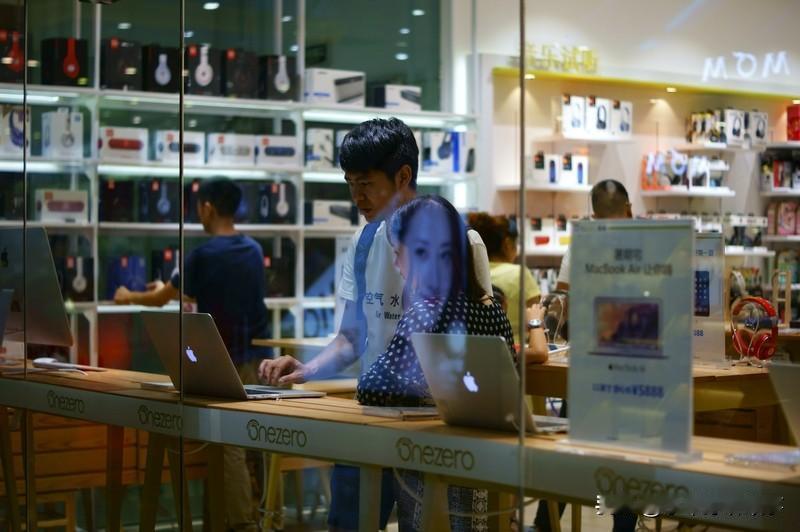 戴尔等多家PC厂商集体涨价，办公电脑要变贵了？背后原因与AI有关！近年来，AI