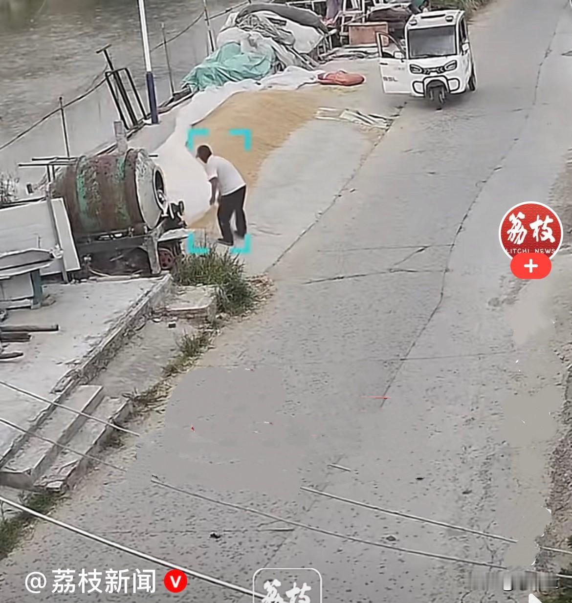 太暖心了，徐州大爷两分钟护下一户人家全年收成……近日，江苏徐州当