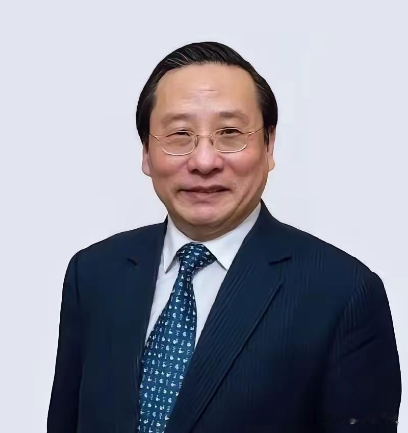 高志凯揭示了一个真相:历史上，精英阶层，先富群体主动卖国！他们的后代，应该接续了