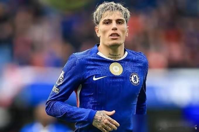 4000万英镑，换来半场13次丢球。加纳乔不是来切尔西踢球的，是来给老东家曼联送