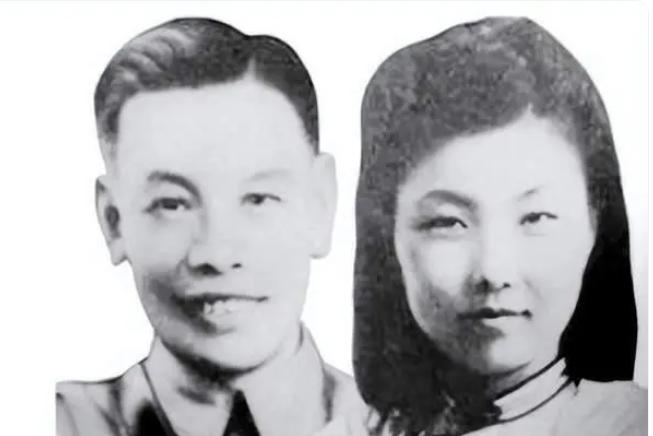 蒋经国在莫斯科留学，和冯玉祥女儿冯弗能谈恋爱，并发生关系，冯弗能是他的初恋。但他