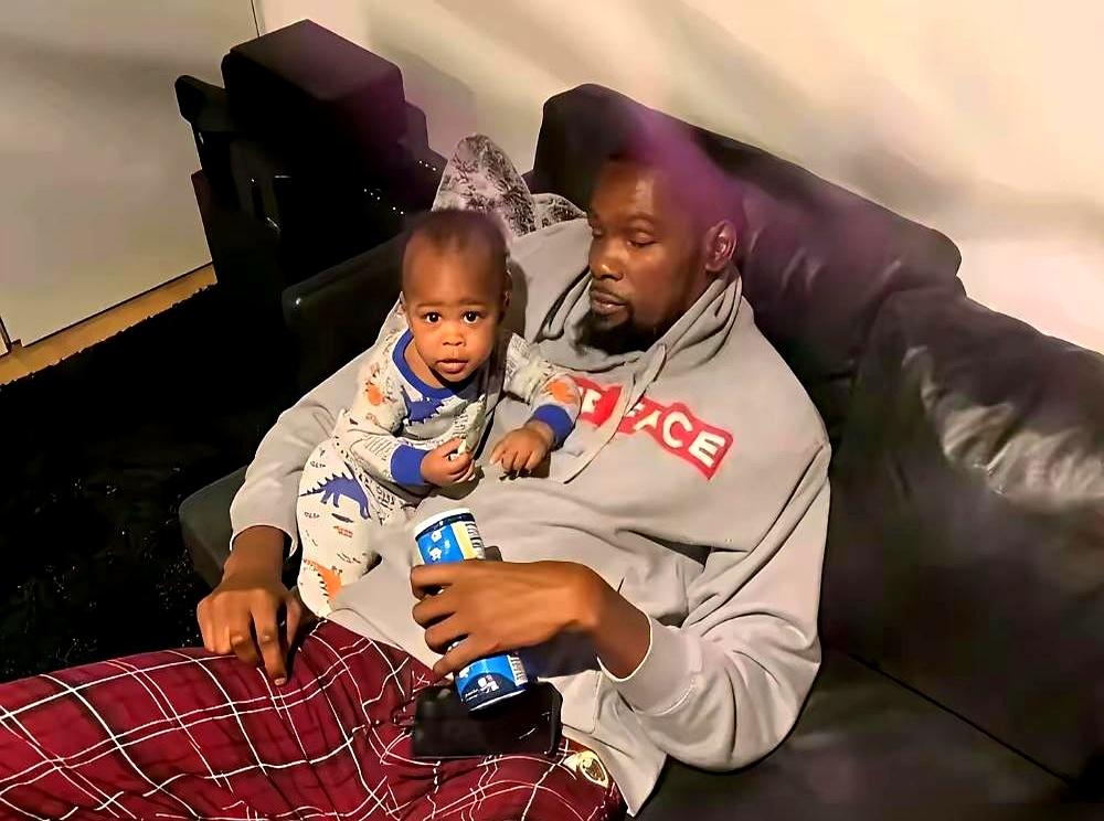 你以为勇士内讧是小事？其实库里早就看穿了一切。那次对快船，格林抢到板没给