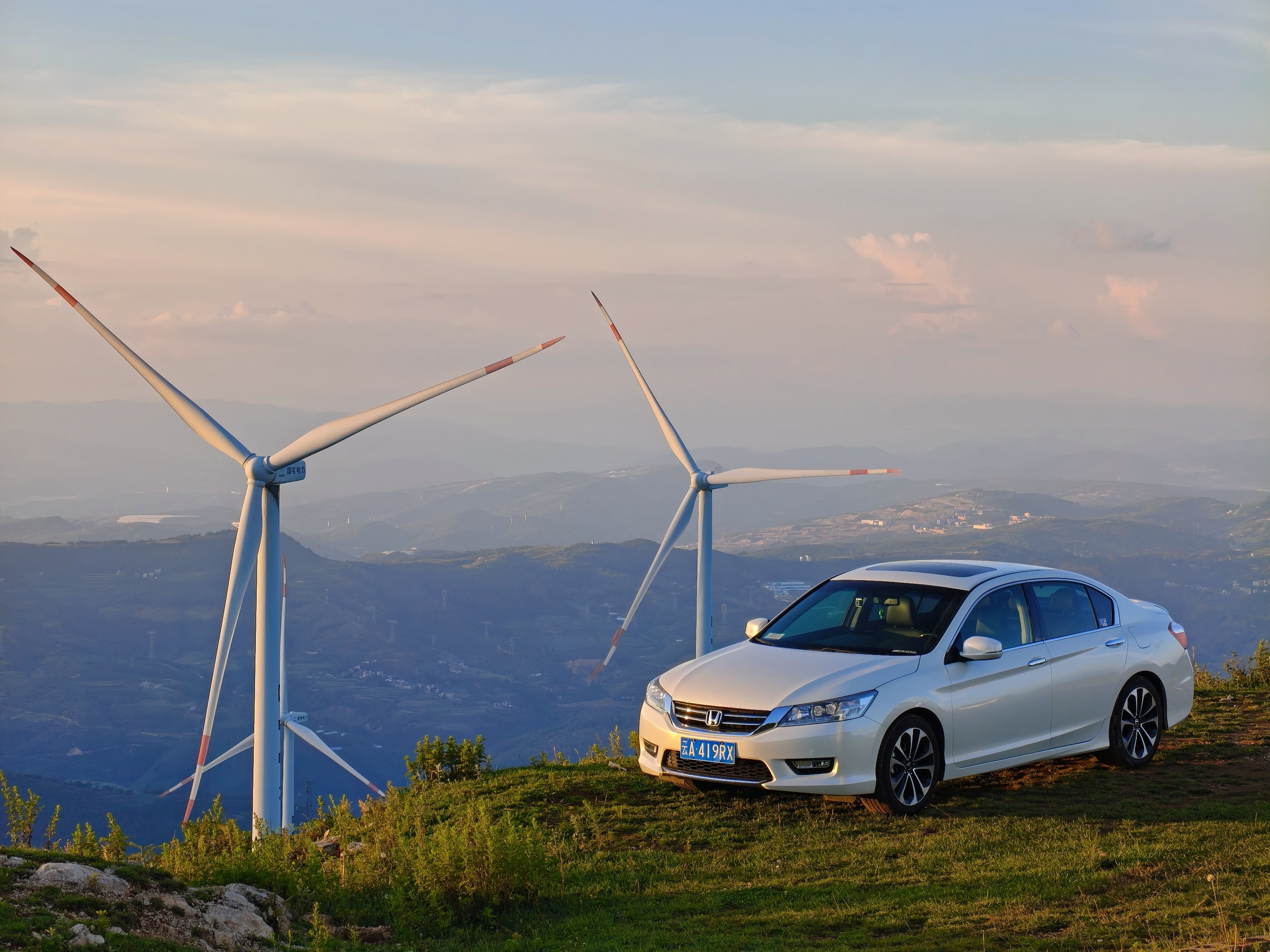 汇总一下近期给9代雅阁CR4轿车拍的不错的照片本田雅阁​​