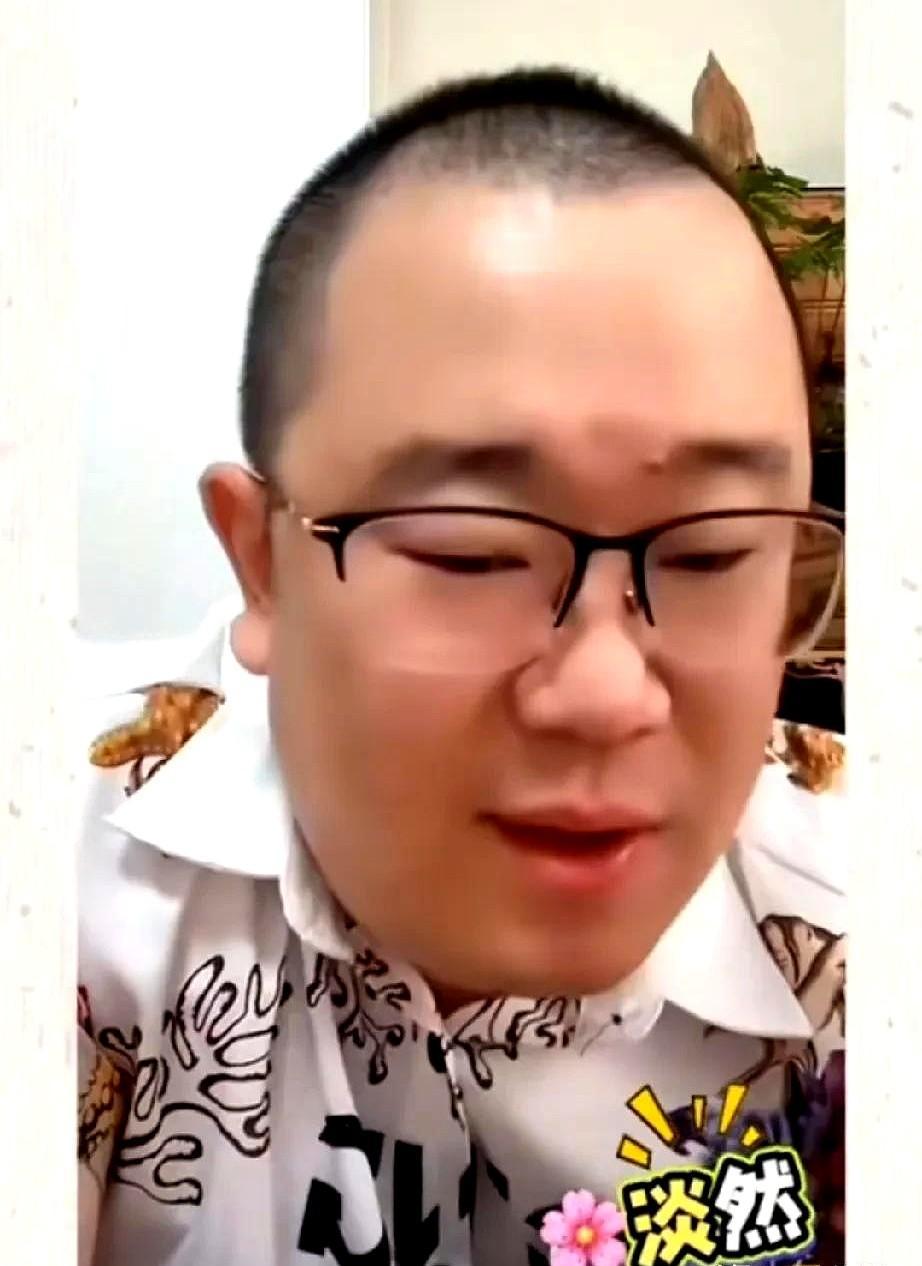 郑好来德云社是靠着师父王志涛写了一封介绍信，老郭看了信没二话就留下了郑好。这