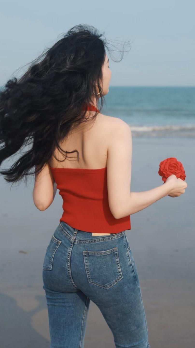 组图｜海边的复古风。好喜欢这件衣服魅力女人完美身材