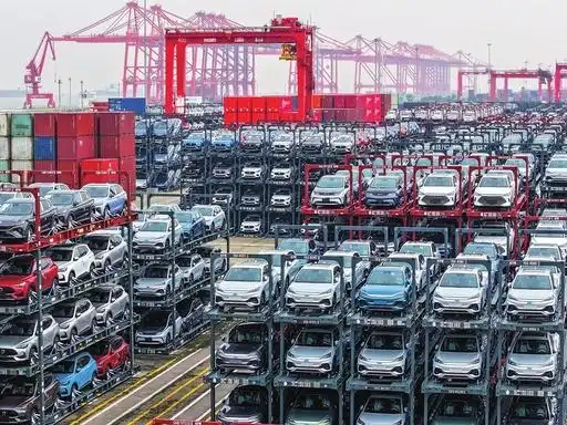 中国为什么砸重金猛攻新能源车？环保不是真正理由，石油安全也只是表层说辞。核心原因只有一个：在燃油车赛