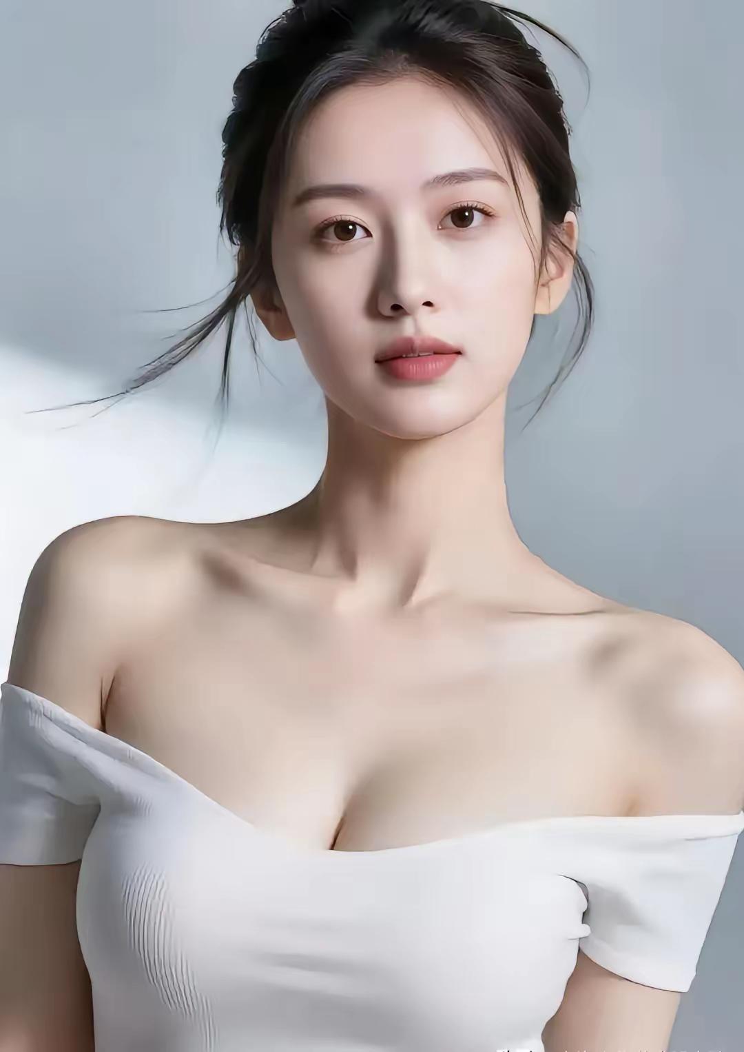 谙知爱恋输矜持，难过相思没顾及。世事沧桑情左右，用心对待缘来时。