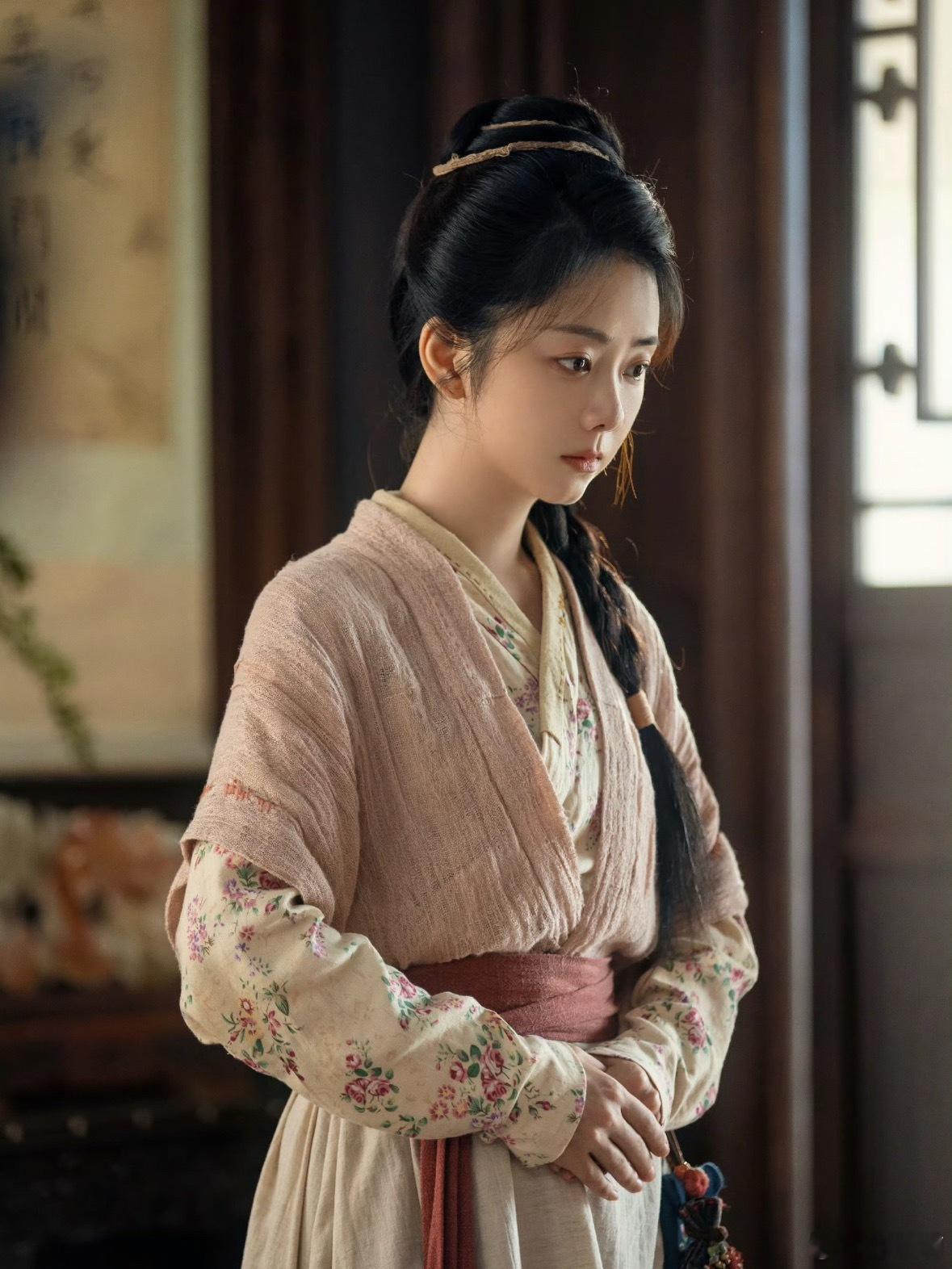 谭松韵的好人缘在圈内和观众中都有广泛认可，尤其在她新剧《兰香如故》开播之际，这一点体现得淋漓尽致。圈