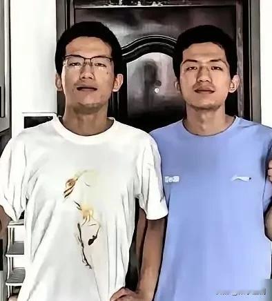 安徽一对双胞胎，哥哥高考查分698，弟弟697。全家还没来得及高兴，清华大
