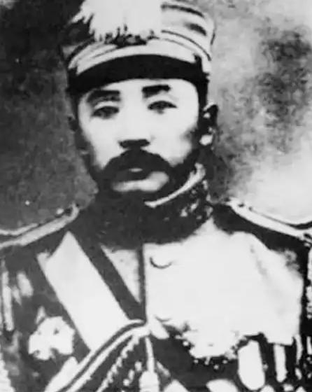 1935年，张作霖的闺女张怀英在天津路边让地痞找茬，她脾气火爆抬手就扇了个耳光，