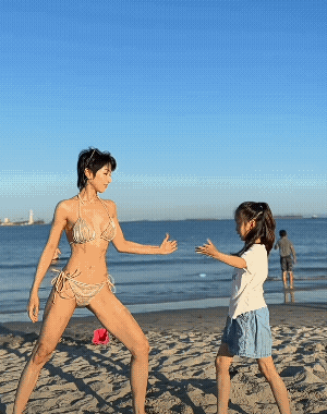 肌肉线条太美了，没有一丝多余的脂肪，你家孩子运动能力也很强![点赞]