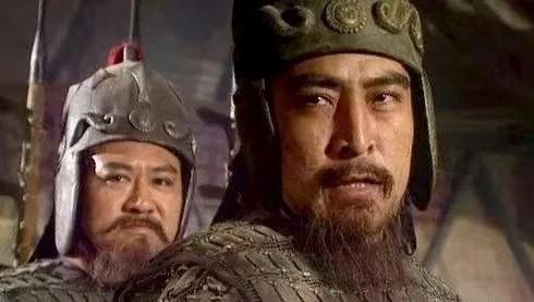 刘备用人不懂“论资排辈”，这是一个新政权的大忌。虽然破格录用也是可以的，但也需要