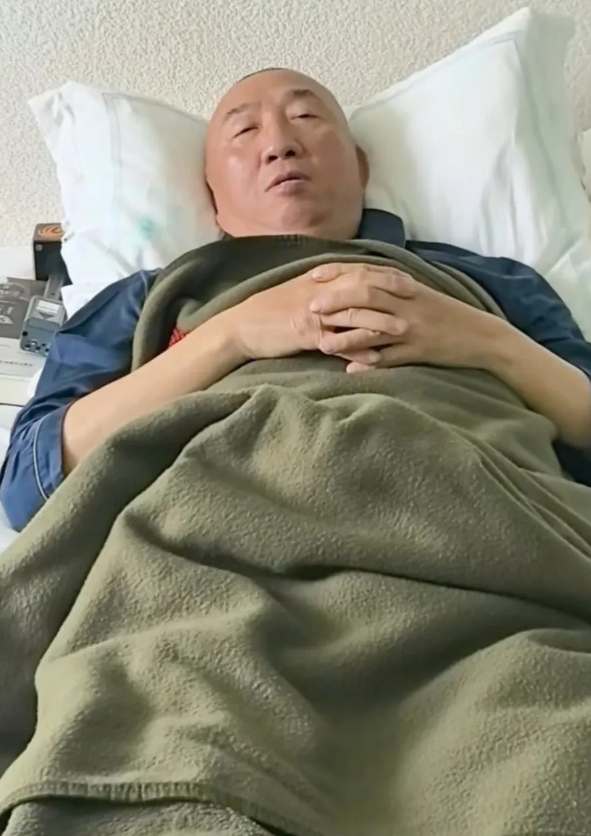 就在刚才，在俄乌前线被乌军袭击受伤的中国籍战地记者卢宇光卢老师，发了澄清视频。