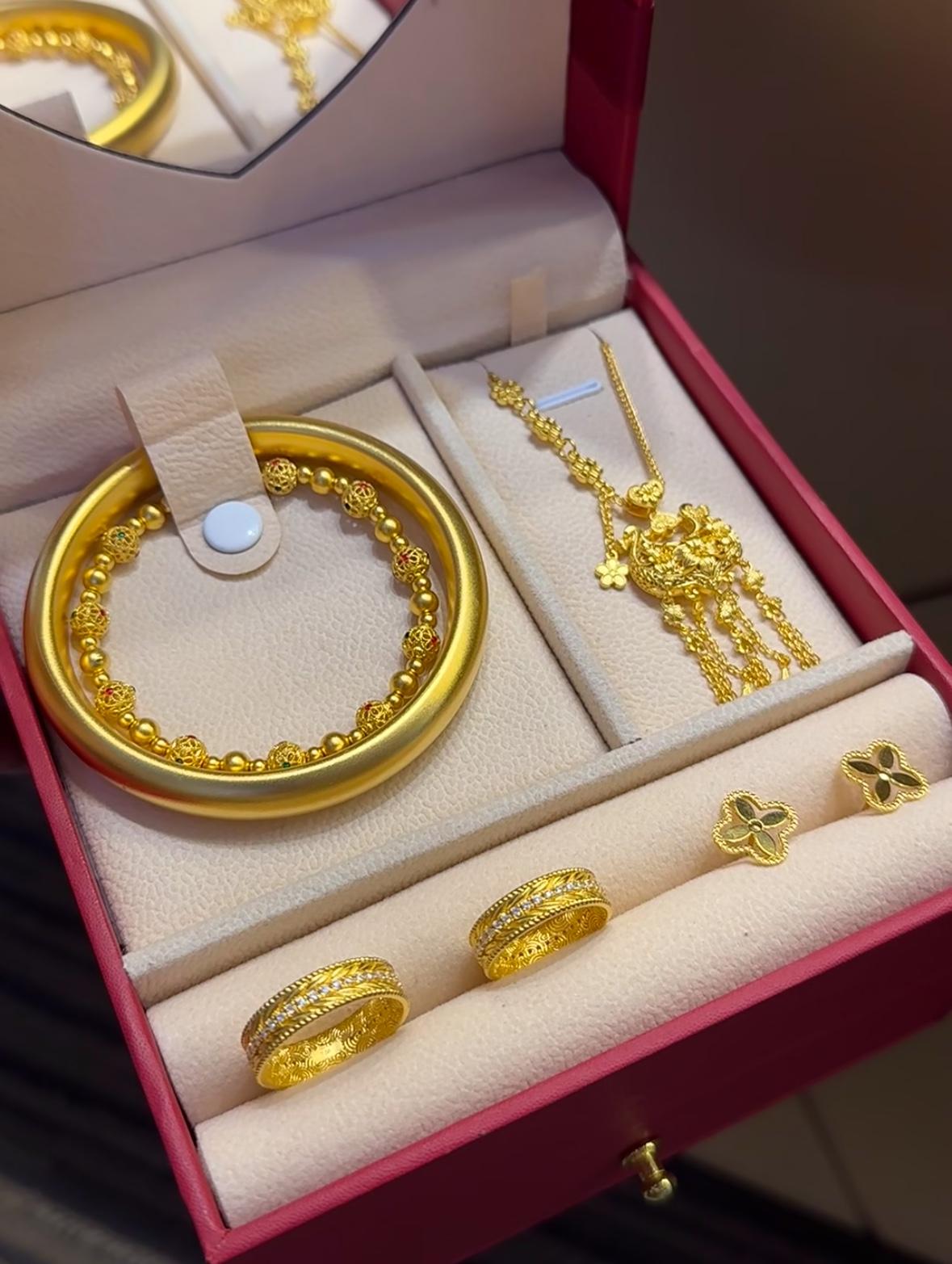 黄金大跌警示：韭菜进场，镰刀开割，大学生生活费也难逃一劫