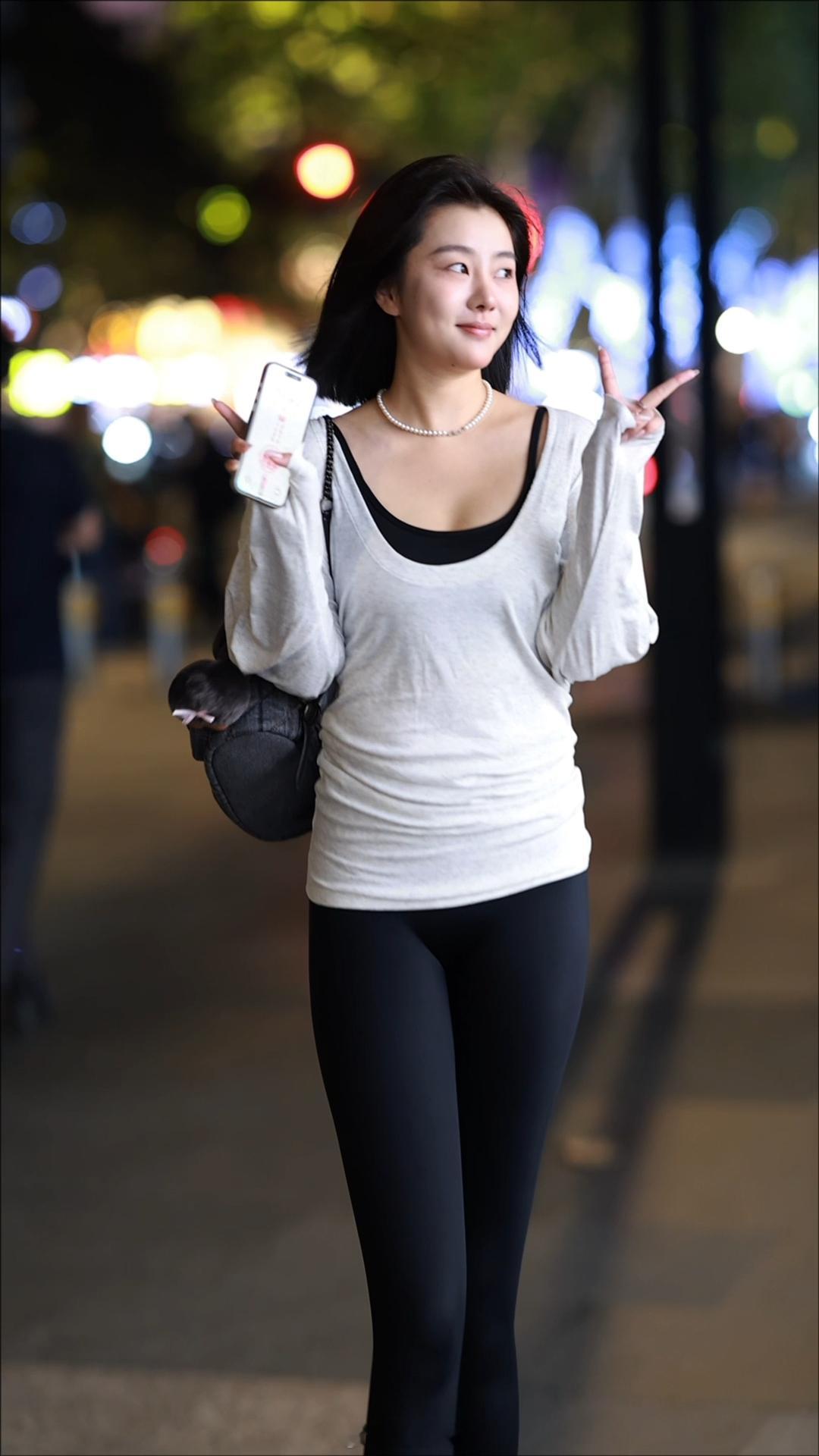 【成都街拍】周四，宝贝们早安！丨摄影拍照每日穿搭