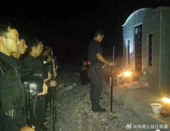 西部警察的普通照片，却感动数亿网友！为他们默默点赞​​​