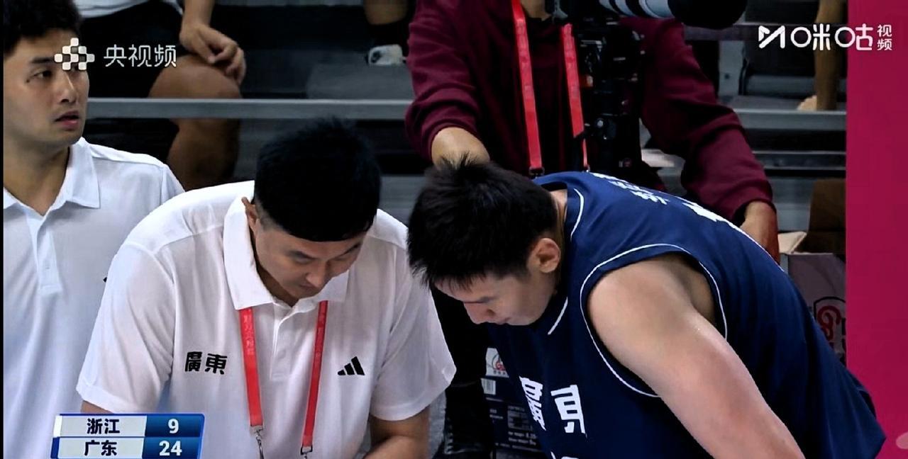 不吐不快！浙江男篮被打懵了，表现太让我失望了，全运会竟然被广东队按着打，主帅丁伟