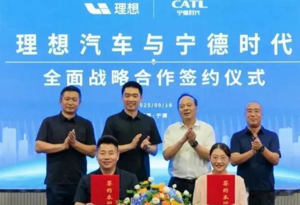 去年理想和宁德时代亲如兄弟，并肩鼓掌。今年理想就开始入股欣旺达了。现在理想i6的