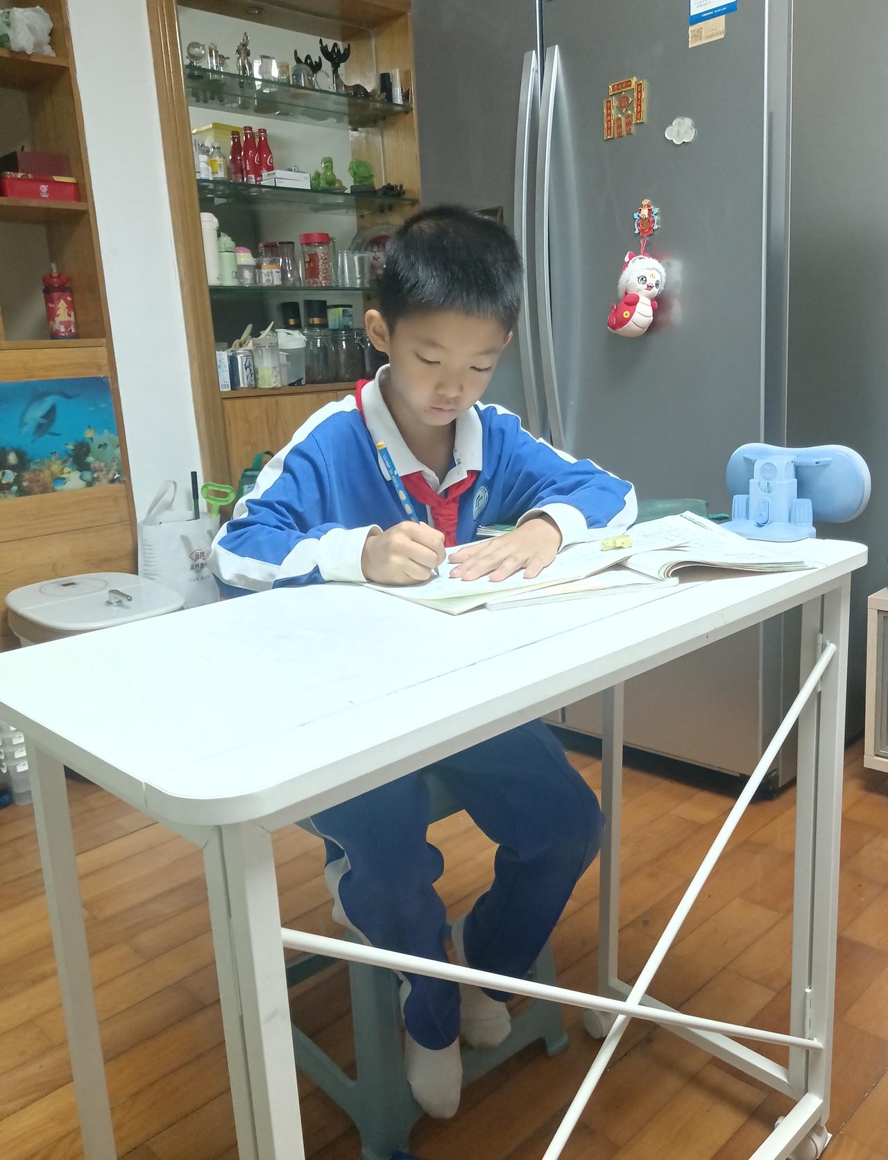 分享一张你家娃在家的照片