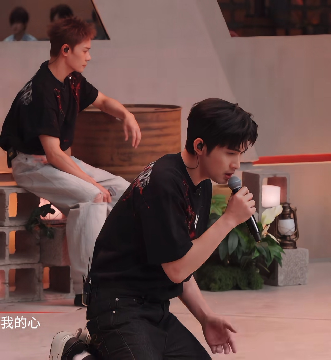 张彬彬组《偷心》小考：双将缺席，陈若轩“大白嗓”惹担忧。刷完这段小考，心里一半惊喜一半担忧。张彬彬组